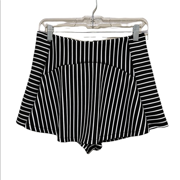 LF Rumor Boutique Striped Panel Skort Black and White Size Medium - Picture 1 of 8